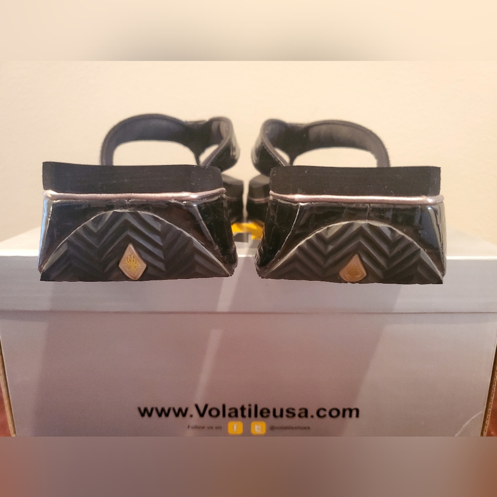 LIGHTLY USED Volatile Downunder Black Women's Size 9 Sandals - Picture 5 of 9
